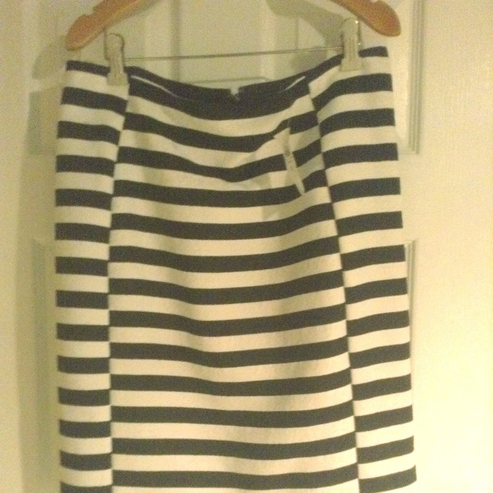 Ann Taylor NWT Size 10 Blk&Wht Dressy Skirt